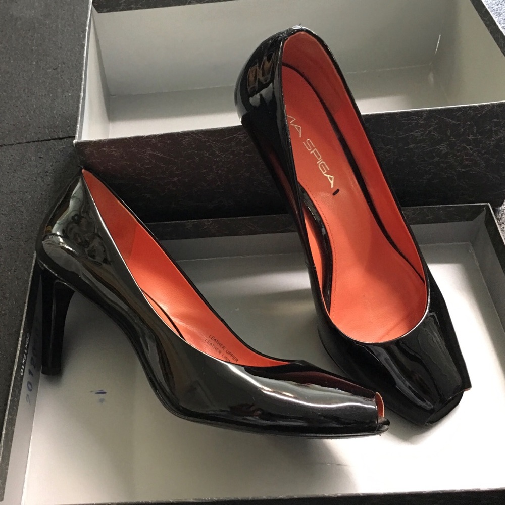 Via Spiga black patent leather peep toe pumps